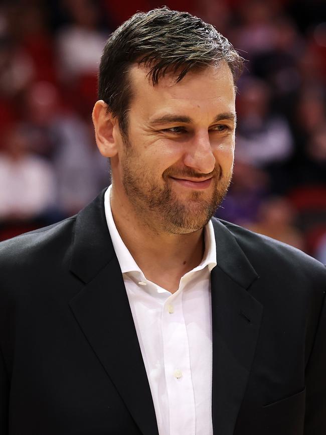 All appeared rosy when Bogut congratulated Cambage for making history in the WNBA in 2018. Photo by Mark Kolbe/Getty Images