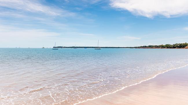 <s1>Vesteys Beach could become the site of a Darwin surf park.</s1> Picture: Che Chorley