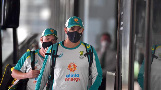 Lyon leaves the Sofitel in Brisbane for a training session at the Gabba ahead of the final Test.