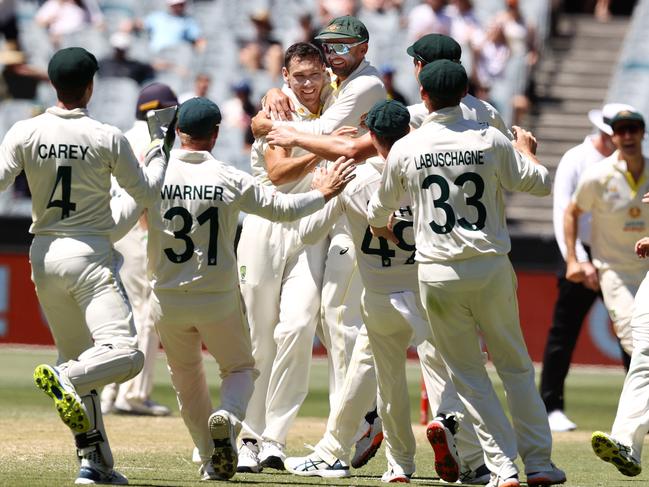 MELBOURNE.  28/12/2021. CRICKET.  Day 23of the Boxing Day Test at the MCG .   Scott Boland enjoys a 2nd innings wicket with teammates      ...  Photo by Michael Klein.