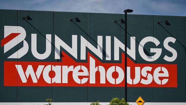 A serial scammer tried to rip off Bunnings by using discarded receipts found in car park bins to get refund cash to buy drugs.