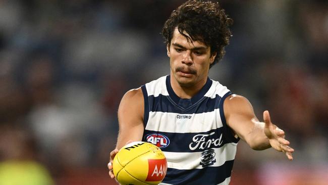 GEELONG, AUSTRALIA - FEBRUARY 25: Lawson Humphries of the Cats kicks during the 2025 AAMI AFL Community Series match between Geelong Cats and Essendon Bombers at GMHBA Stadium on February 25, 2025 in Geelong, Australia. (Photo by Quinn Rooney/Getty Images)