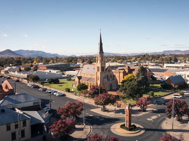 The Mudgee WWII Memorial Clock at the roundabout intersection of Church and Market Streets, Mudgee.