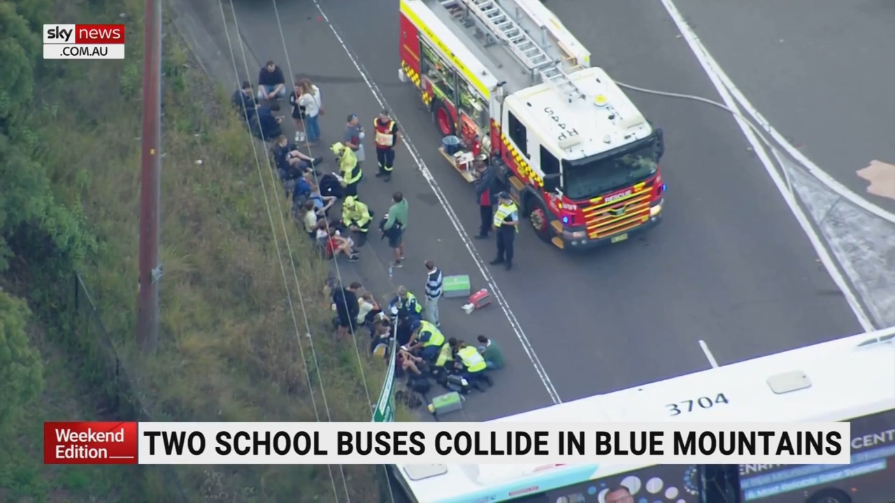 Children hospitalised after bus collision in Blue Mountains