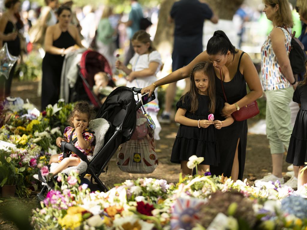 Members of the public lay flowers and pay their respects in Green Park following the death of Queen Elizabeth II on September 12, 2022 in London. Picture: Dan Kitwood/Getty Images