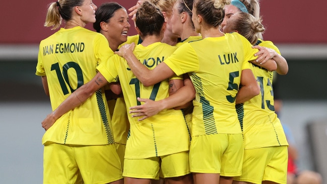 Tokyo Olympics Australia Matildas Pose With Indigenous Flag In Sign Of Unity Sky News Australia