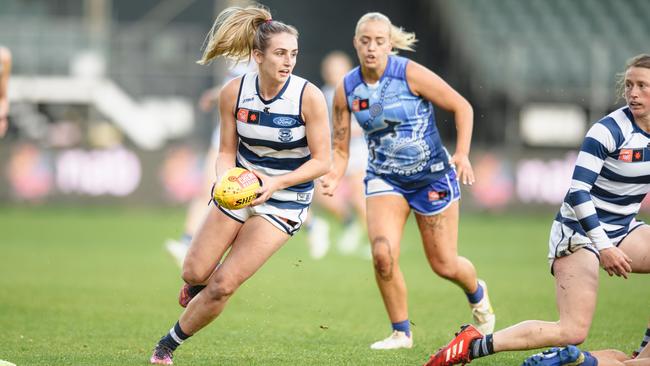 Amy McDonald looks for space in the heavy conditions at UTAS Stadium in Launceston. Picture: Simon Sturzaker/Getty Images