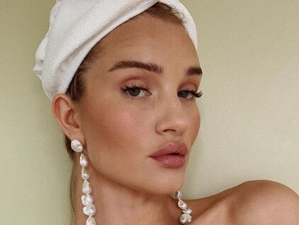 celebrity selfies - Rosie Huntington-Whiteley - @rosiehw