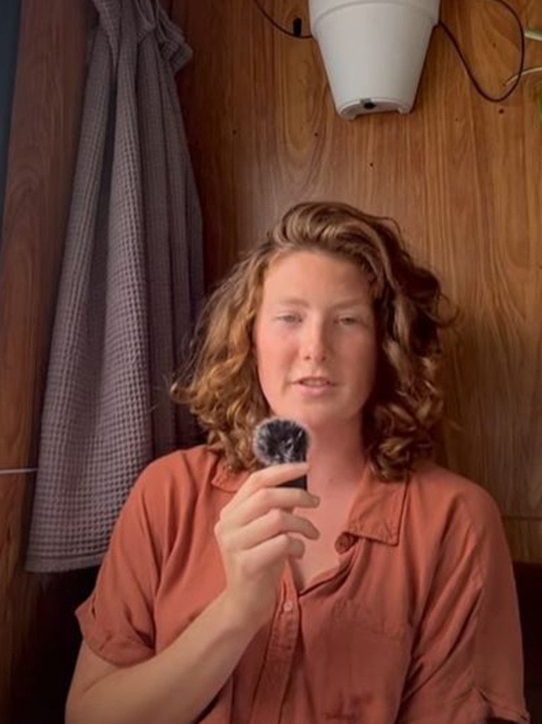Travel blogger Dorit Liss took to YouTube to share her story.