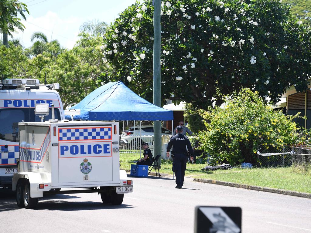 Townsville police are investigating a homicide in Mundingburra. A man, 25, has been taken into custody. Picture: Shae Beplate.