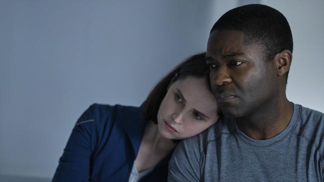 Felicity Jones as Sully and David Oyelowo as Commander Tom Adewole in The Midnight Sky