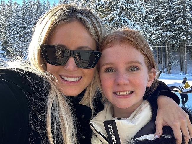 roxyjacenko•Hôtel Barrière Les Neiges CourchevelRoxy Jacenko and Pixie Curtisroxyjacenko's profile pictureSunny but Frozen  @pixiecurtis1dhttps://www.instagram.com/p/C1MbUOrNB_A/?hl=en