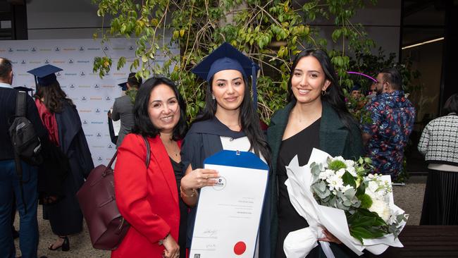 05-10-2023 Deakin Graduation Masters of Architecture. Gulay Onal, Eda Onal and Eylem Onal