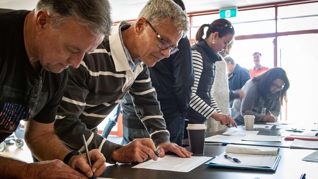 Residents sign the petition to reinstate buses across The Hills. (AAP Image / Julian Andrews)