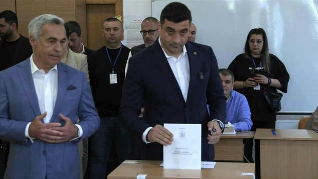 Far-right candidate leads Romania’s presidential rerun