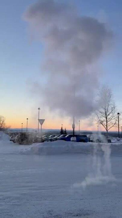 Meteorologist Creates Cool Snow Effect With Hot Water in Freezing Weather