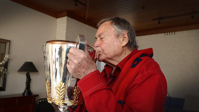 Ron Barassi kisses the 2021 premiership cup. Picture: David Caird