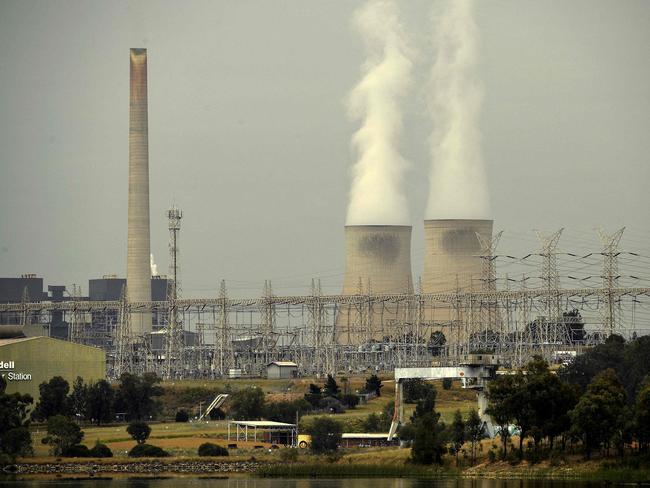 (FILES) This file picture taken on November 4, 2021 shows steam rising from the cooling towers of the Liddell Power Station next to Lake Liddell in the town of Singleton, some 70km (43 miles) from Newcastle, the world's largest coal exporting port. - Australia's oldest coal-fired power plant will shut down on April 28, 2023, as the country, a once-notorious climate straggler, prepares for a seismic shift towards renewable energy. (Photo by Saeed KHAN / AFP) / TO GO WITH: Australia-climate-politics-energy-coal, by Steven TRASK