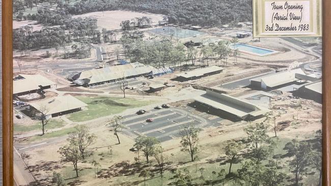 Aerial image of Glenden when the town opened in 1983.