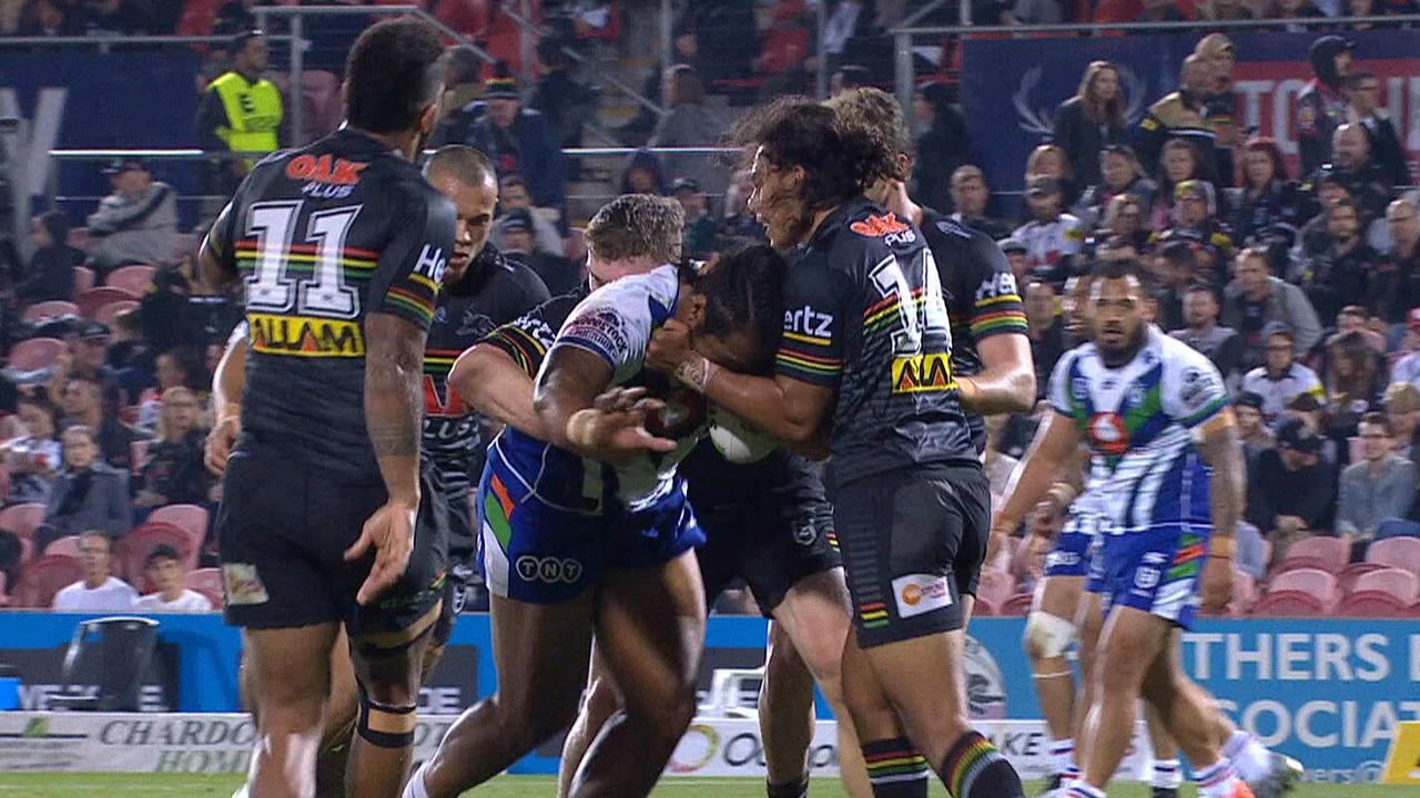 Viliame Kikau produced a horror tackle attempt to allow the Warriors to cross for their fourth try.