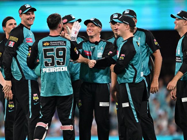 BRISBANE, AUSTRALIA - DECEMBER 22: Nathan McSweeney of the Heat celebrates with team mates after running out Alex Ross of the Strikers during the BBL match between Brisbane Heat and Adelaide Strikers at The Gabba, on December 22, 2024, in Brisbane, Australia. (Photo by Bradley Kanaris/Getty Images)