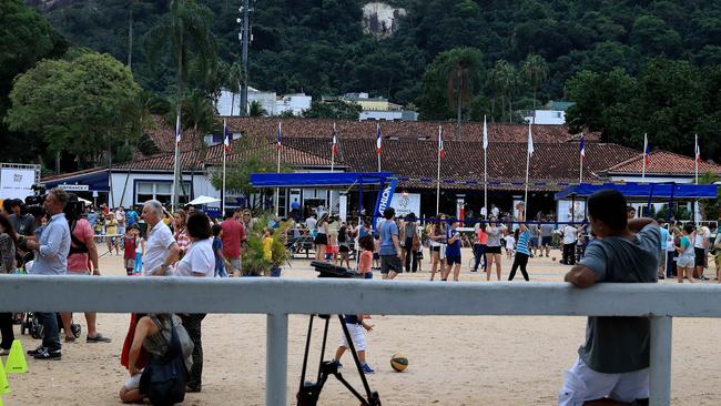 Club France was visited by Australian swimmers.