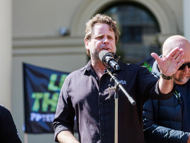 MELBOURNE, AUSTRALIA - Newswire Photos September 18, 2024: Victorian ETU secretary Troy Gray speaks as thousands of construction workers strike in Melbourne CBD during a CFMEU rally. Picture: NewsWire / Aaron Francis