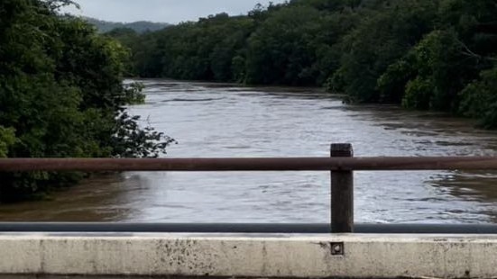 ‘Pockets of sunshine’ as Mary River peaks well below Kidd Bridge