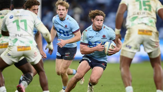 SYDNEY, AUSTRALIA - MAY 20: Michael Hooper of the Waratahs runs the ball during the round 13 Super Rugby Pacific match between NSW Waratahs and Fijian Drua at Allianz Stadium, on May 20, 2023, in Sydney, Australia. (Photo by Brett Hemmings/Getty Images)