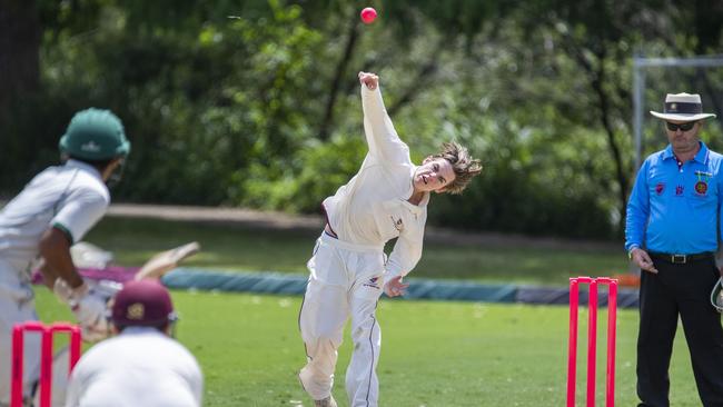 Lachlan Bell bowling spin for Ipswich Grammar School. (AAP Image/Richard Walker)