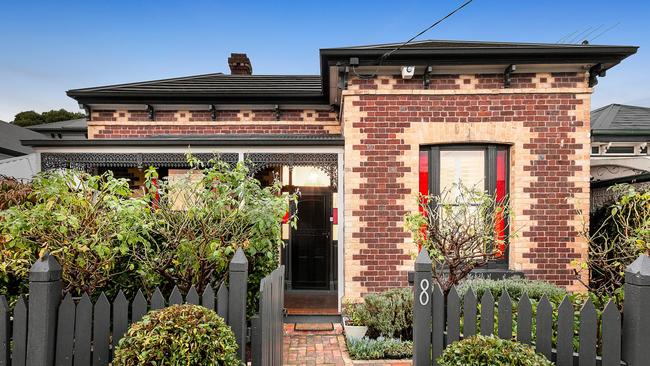 The house at 8 Johnson St, Hawthorn, also sold at a loss.