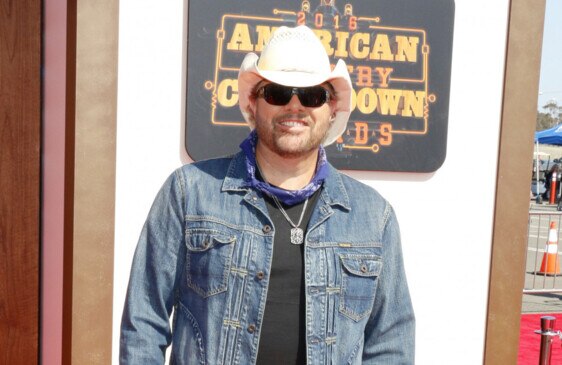 Toby Keith Declares He's 'Ready' For A Touring Comeback Amid Stomach Cancer  Battle - Country Now