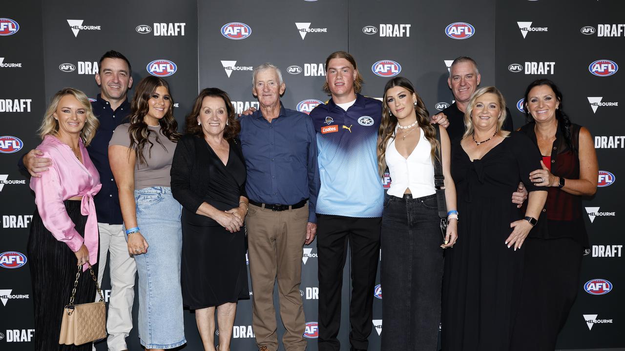 Harley Reid and his family arrive ahead of the 2023 AFL Draft. Photo by Dylan Burns/AFL Photos via Getty Images.