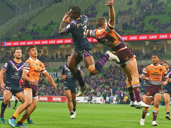 Suliasi Vunivalu outjumps Corey Oates and grabs a try. Picture: Getty Images