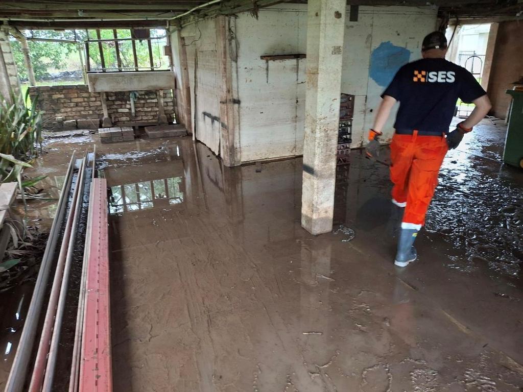 NTES crew helping with floods in Qld.