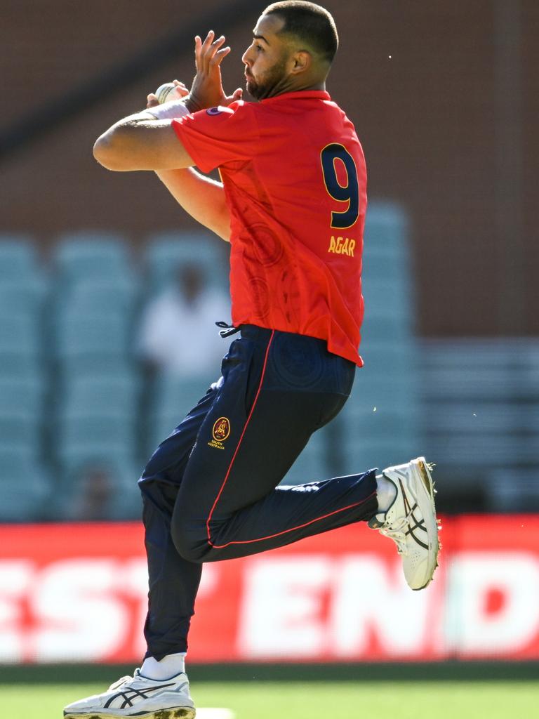 SA fast bowler Wes Agar in action against Tasmania at Adelaide Oval on Sunday. Picture: Mark Brake/Getty Images