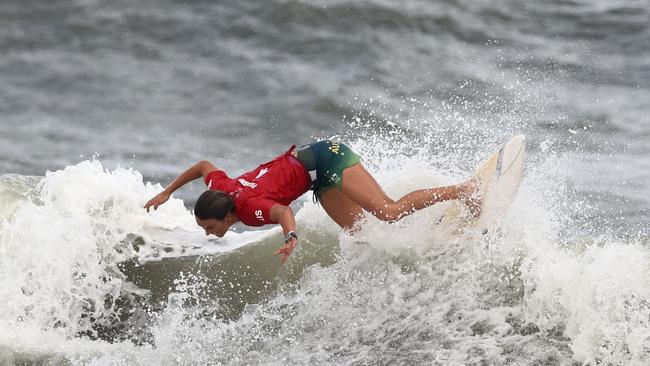 Sally Fitzgibbons cuts in on a wave. Picture: Ryan Pierse/Getty Images.