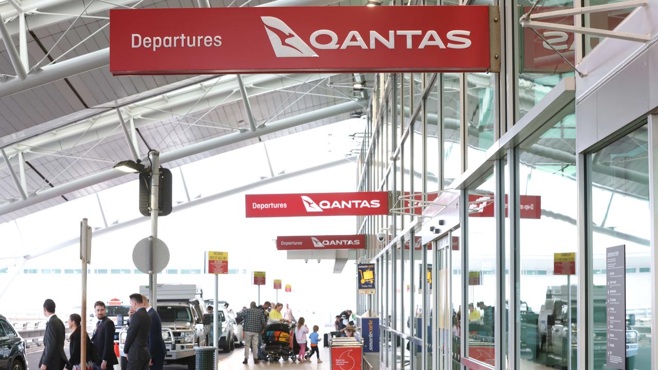 Qantas’ newest offer will allow members to earn double status credits or double Qantas points. Picture: NCA NewsWire / Damian Shaw