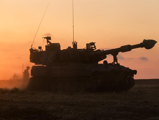 Israeli soldiers prepare their artillery unit near the border with Gaza Strip. Picture: Getty