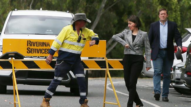 Gladys Berejiklian greets a traffic controller at the Victorian border checkpoint. Picture: Getty