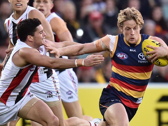 ADELAIDE, AUSTRALIA - JUNE 05: Rory Sloane of the Crows tries to evade a tackle from Leigh Montagna of the Saints during the round 11 AFL match between the Adelaide Crows and the St Kilda Saints at Adelaide Oval on June 5, 2016 in Adelaide, Australia. (Photo by Daniel Kalisz/Getty Images)