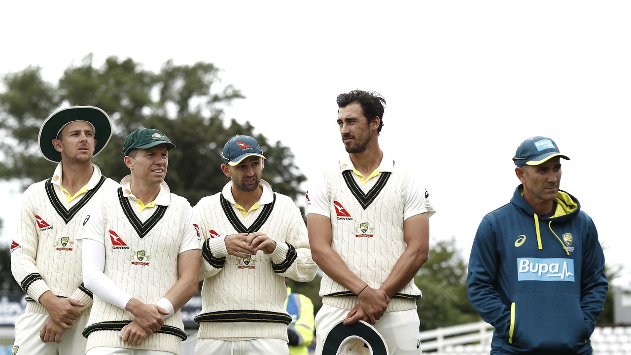 Justin Langer (R) has a number of big decisions to make as one of three national selectors, including what to do about Mitchell Starc. Photo: Getty Images