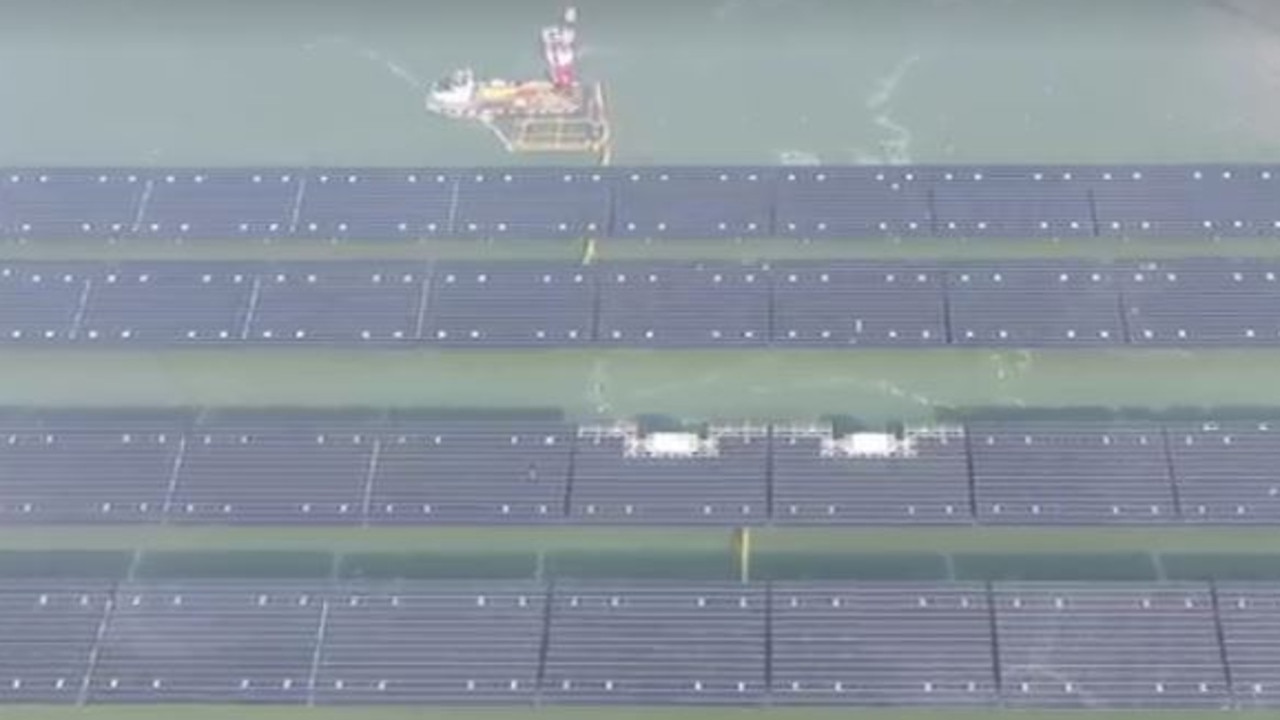 The initial power units of China's first 1-gigawatt offshore photovoltaic project have been connected to the State Grid. Picture: China News Service