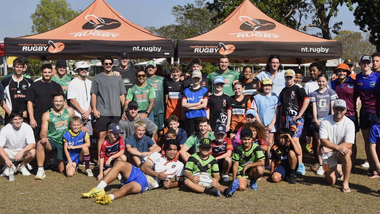 Group photo of all the juniors and Aussie 7s players. Picture: Darcy Jennings.