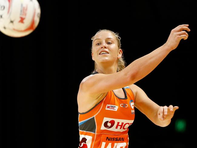 Jamie-Lee Price of the Giants passes the ball during the Round 14 Super Netball match between the Giants Netball and the West Coast Fever at the International Convention Centre (ICC) Sydney Theatre in Sydney, Saturday, August 4, 2018. (AAP Image/Jeremy Ng) NO ARCHIVING, EDITORIAL USE ONLY