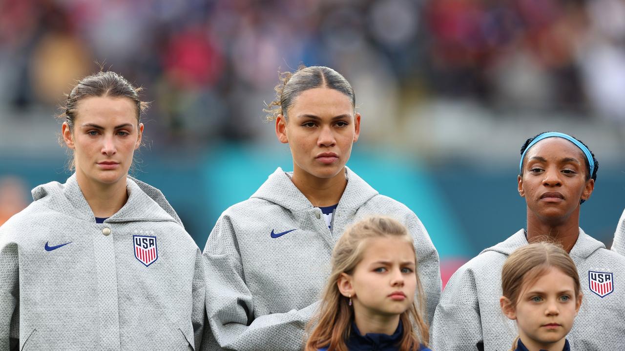 Majority of USWNT remains silent as national anthem plays prior to