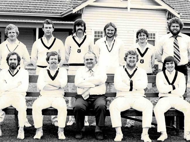 Gary Rosewarne (front row, second from right) at Elsternwick Cricket Club.