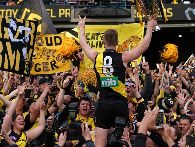 Jack Riewoldt of the Tigers holds the Australian Football League 2019 Premiership Cup upto the crowd after winning the 2019 AFL Grand Final between the Richmond Tigers and the GWS Giants at the MCG in Melbourne, Saturday, September 28, 2019. (AAP Image/Michael Dodge) NO ARCHIVING, EDITORIAL USE ONLY