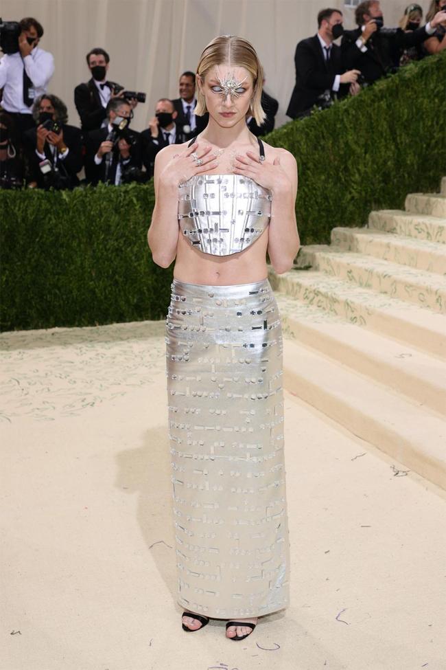 Hunter Schafer attends the 2021 Met Gala.