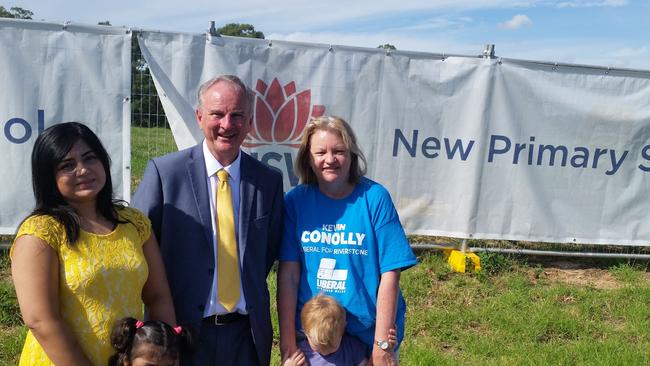 A new primary school has been proposed for Tallawong in the area surrounding Rouse Hill. Kevin Conolly with constituents.